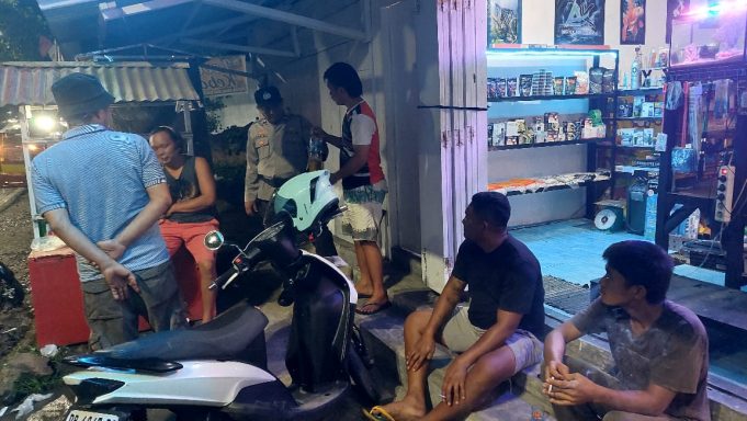 Polsek Kotamobagu Gelar KRYD, Tegur Warga Konsumsi Miras dan Berikan Himbauan Kamtibmas