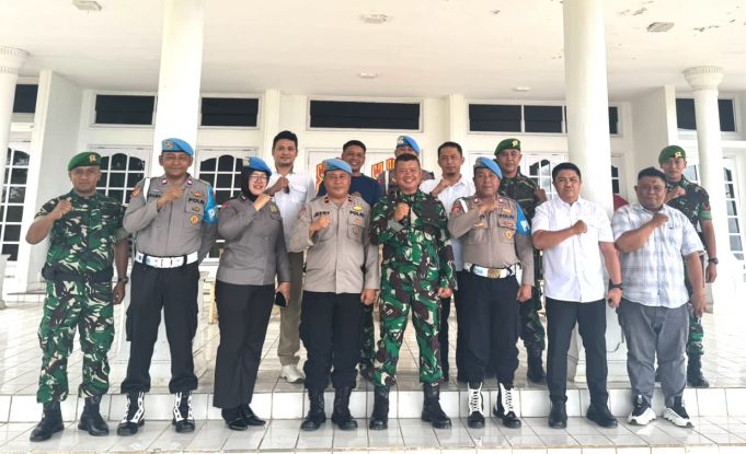 Wujud Soliditas TNI-Polri, Propam Polres Kotamobagu Beri Surprise Ultah Danki Yon TP 868/BS