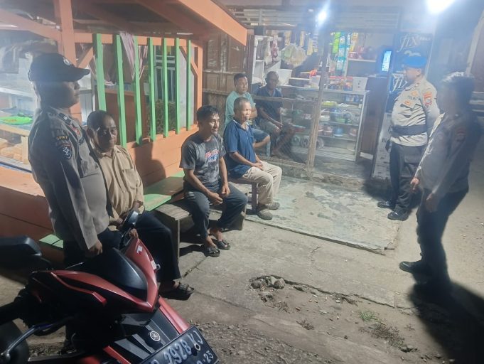 Patroli KRYD Polsek Lolayan Bergerak Malam Hari, Cegah Sajam dan Miras Demi Situasi Aman Kondusif