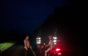 Hujan Tak Surutkan Patroli! Polsek Lolayan Amankan Sahur & Tegur Knalpot Racing di Dua Titik Rawan