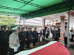 Polres Kotamobagu Berikan Penghormatan Terakhir, Lepas Kepergian Aiptu Andi Maenong dengan Upacara Tradisi Kepolisian