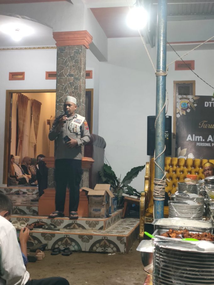 Sentuh Hati Jemaah, Da’i Polri Polres Kotamobagu Gaungkan Pesan Kamtibmas bo Falsafah Luhur di Takziah Alm. Aiptu Andi Maenong