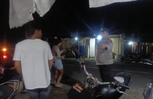 Sambangi Warung Warga, Tim KRYD Polsek Lolayan Sekat Peredaran Miras demi Jaga Kamtibmas