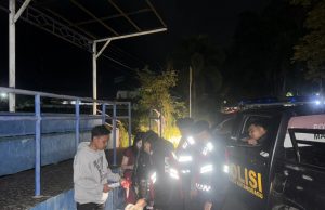 Cegah Gangguan Kamtibmas Malam Hari, Tim Patroli Presisi Sat Samapta Bubarkan Anak Muda Nongkrong di Jalur Dua Kotobangon