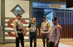 Sisir Kawasan Kafe dan Desa, Polsubsektor Kotamobagu Selatan Amankan Miras dan Ingatkan Warga