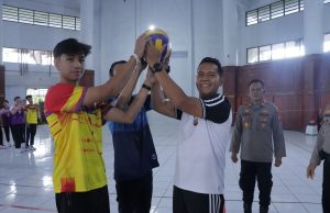 Sambut Hari Bhayangkara Ke-80, Kapolres Kotamobagu Resmi Buka Turnamen Bola Voli Antar Pelajar dan Satker