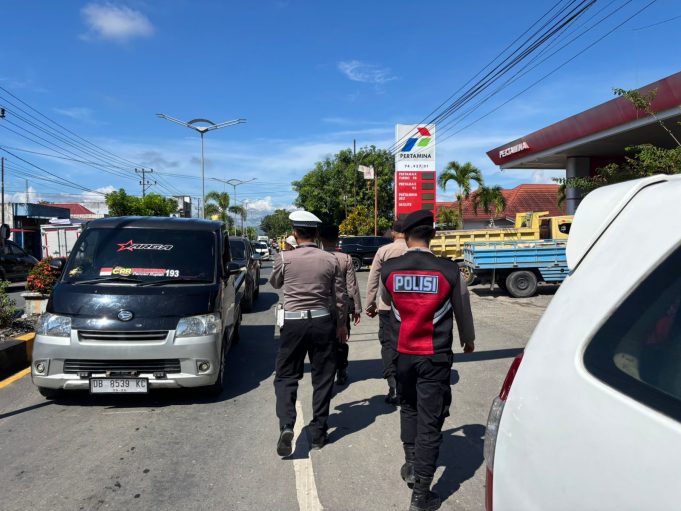 Tim Pantera Presisi dan Piket Fungsi Tertibkan Antrian Solar Subsidi di SPBU Matali