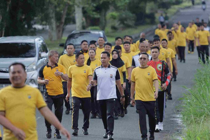 Jaga Kebugaran Personel, Kapolres Kotamobagu Pimpin Pelaksanaan Olahraga Jumat Pagi