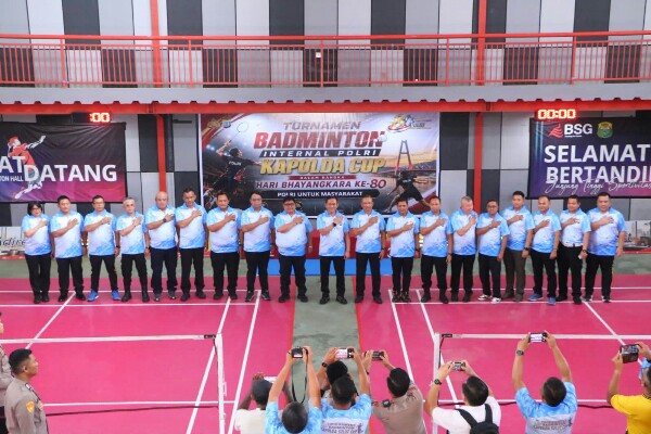 Wakapolda Buka Kejuaraan Badminton Kapolda Sulut Cup 2026, Tekankan Sportivitas dan Soliditas Antarpersonel