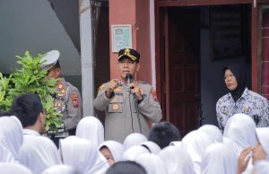Kapolres Kotamobagu Lewat Program MOTABI (Sapa KK), Ingatkan Pelajar SMPN 4 tentang Dampak Buruk Gadget