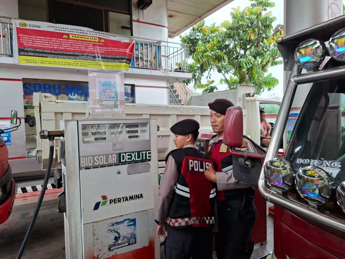 TIM PANTERA PRESISI POLRES KOTAMOBAGU SAMBANGI SPBU MONGKONAI, PASTIKAN PENYALURAN SOLAR BERSUBSIDI TEPAT SASARAN 