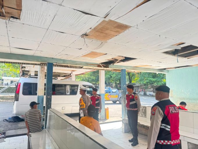 Tim Pantera Presisi Polres Kotamobagu Laksanakan Patroli di Terminal Bonawang, Berikan Imbauan Kamtibmas kepada Sopir Taksi