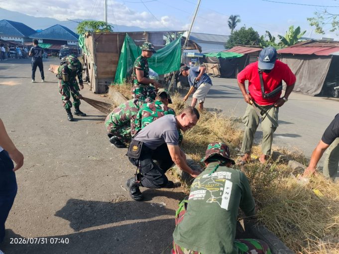 Karja Bakti Bersama, Polsek Kotamobagu Utara Perkuat Sinergitas dan Wujudkan Pasar Genggulang Bersih 