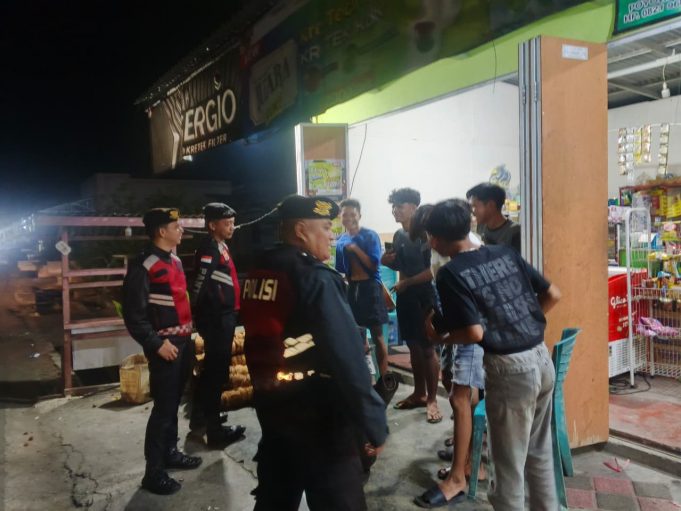 Tim Pantera Presisi Polres Kotamobagu Sambangi Warga di Desa Poyowa Kecil, Sampaikan Pesan Kamtibmas Saat Patroli Malam