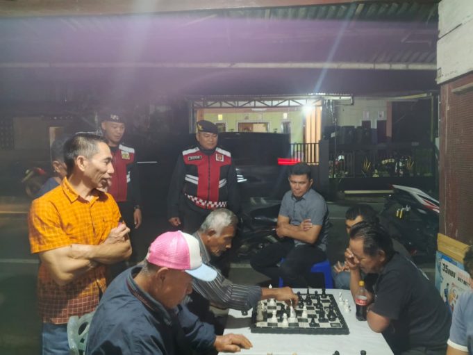 Sinergi di Garis Depan, Tim Pantera Polres Kotamobagu Perkuat Poskamling Desa Kopandakan