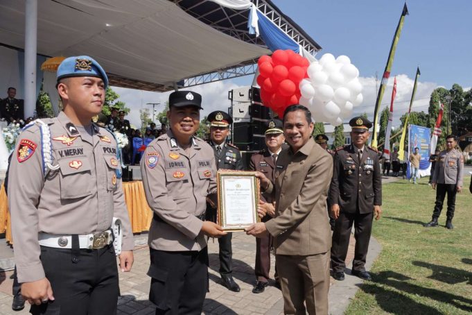 Usai Upacara 1 Juli, Semangat Bhayangkara Berlanjut: Pemenang Lomba dan Warga Berdedikasi Terima Apresiasi