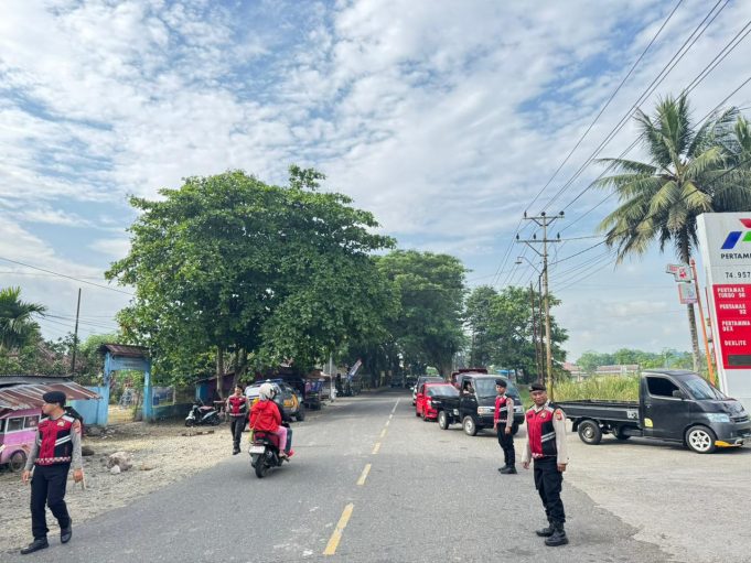 Cegah Antrean Mengular, Tim Pantera Presisi Polres Kotamobagu Gatur Ketat di SPBU Mongkonai