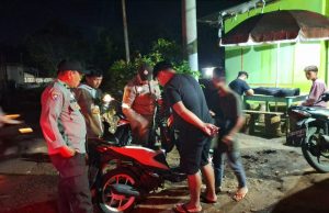 Sambangi Warung Malam di Empat Desa, KRYD Polsek Lolayan Antisipasi Peredaran Miras dan Sajam