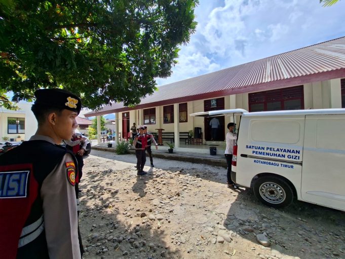Pastikan Program MBG Tepat Sasaran, Tim Pantera Polres Kotamobagu Awasi Penyaluran Makanan Bergizi Gratis di SMK Kristen Kotamobagu