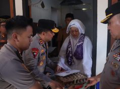 Ringankan Duka Keluarga Korban, Kapolda Sulut Bersama Kapolres Kotamobagu dan Forkopimda Melayat Ke Rumah Duka