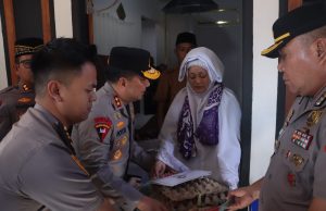 Ringankan Duka Keluarga Korban, Kapolda Sulut Bersama Kapolres Kotamobagu dan Forkopimda Melayat Ke Rumah Duka