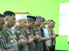 Menunduk dalam Sujud, Melangitkan Harapan: Lewat Binrohtal, Kapolres Kotamobagu Pimpin Doa dan Shalat Gaib Bagi Korban Musibah Drag Race