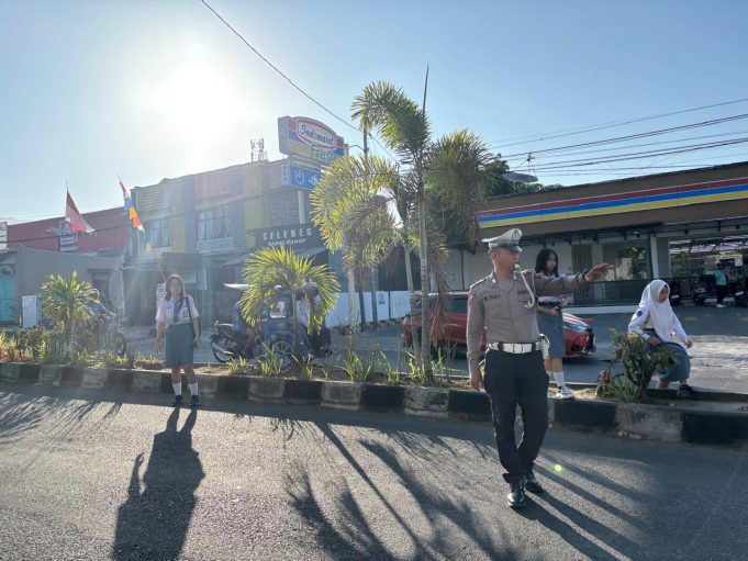 Strong Point Pagi, Sat Lantas Polres Kotamobagu Hadir Pastikan Arus Lalu Lintas Lancar