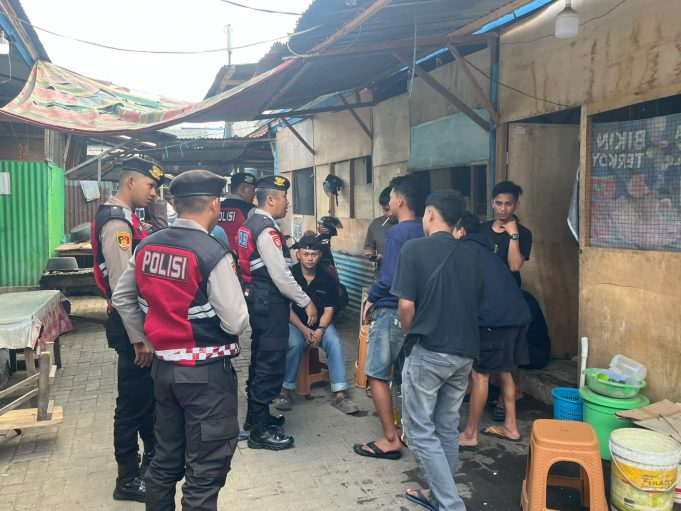 Respon Cepat Laporan Warga, Tim Pantera Bubarkan Anak Muda Asyik Miras di Pasar Poyowa Kecil