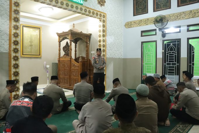 Sejukkan Hati, Pererat Silaturahmi: Kapolres Kotamobagu Hadir Bersama Masyarakat Melalui Subuh keliling Di Mogolaing.