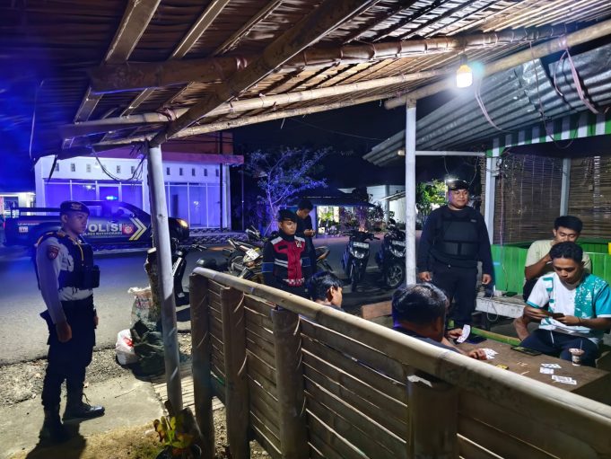 JAGA KAMTIBMAS, TIM PANTERA PRESISI POLRES KOTAMOBAGU IMBAU PEMUDA TIDAK KELUYURAN HINGGA LARUT MALAM