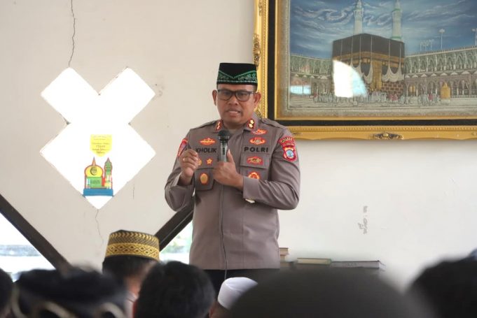 Dekatkan Polri dengan Warga, AKBP Abdul Kholik Sambangi Masjid Lilmutaqin Upai Lewat Program Jumat Keliling